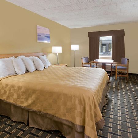Days Inn By Wyndham Batavia Darien Lake Theme Park Εξωτερικό φωτογραφία